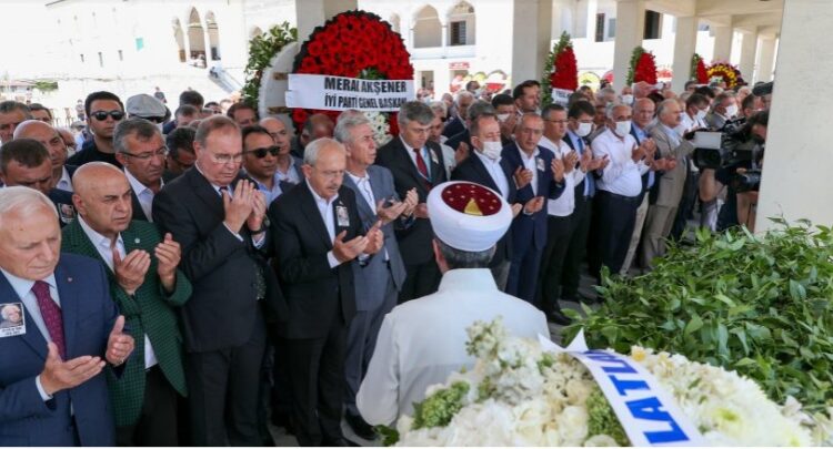 Kılıçdaroğlu, CHP Sözcüsü Öztrak’ın annesinin cenazesine katıldı