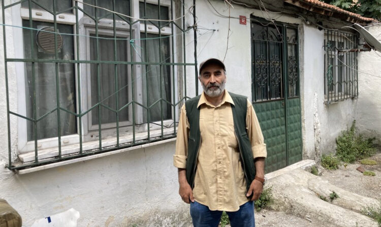 Suları ve elektrikleri kesilen Fetihtepeliler evlerini terk etmiyor