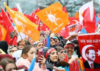 Konuşulanlara kulak kabarttı, tablo ortaya çıktı: ‘AKP viski içenlerin partisi oldu’