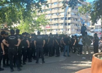‘Onur Yürüyüşü’ne polis saldırısı! Çok sayıda gözaltı