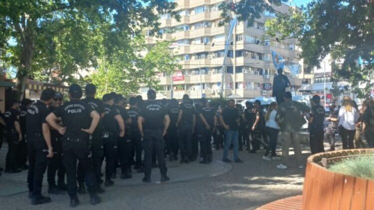 ‘Onur Yürüyüşü’ne polis saldırısı! Çok sayıda gözaltı
