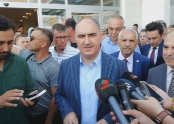 Arkadaşları öldürülen doktorlar Konya Valisi’ni yuhaladı