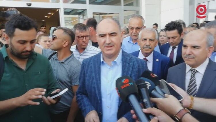 Arkadaşları öldürülen doktorlar Konya Valisi’ni yuhaladı