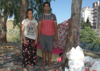Kirasını ödeyemeyen aile bayram günü evden atıldı