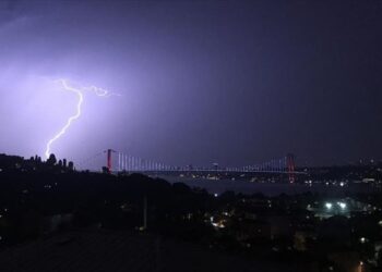 İstanbul’da bir dakikada 65 şimşek çaktı… İşte nedeni