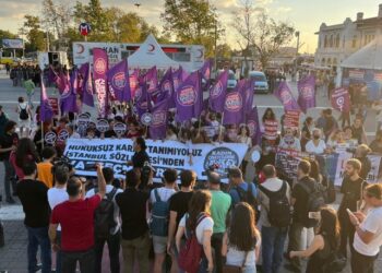 Danıştay’ın İstanbul Sözleşmesi kararının ardından kadınlar meydanlarda