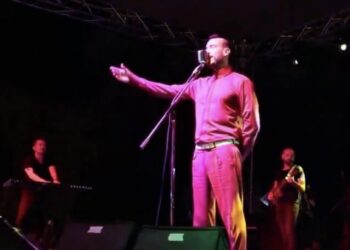 Cem Adrian, konserleri yasaklanan Grup Yorum ve Grup İsyan Ateşi için söyledi