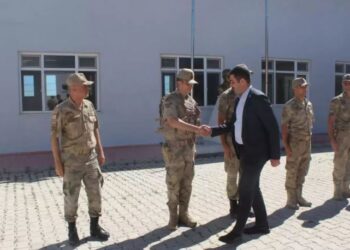 AKP’li Başkanı askeri törenle karşılayan komutan görevden alındı