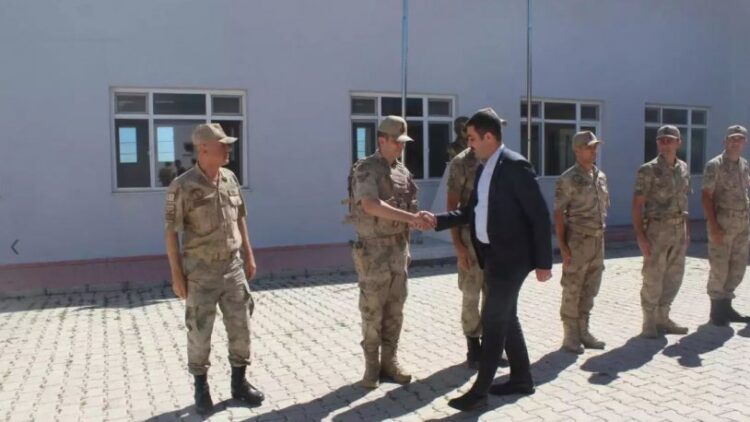 AKP’li Başkanı askeri törenle karşılayan komutan görevden alındı