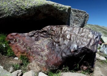 Araştırmacılar dünyanın en geniş göktaşı saçılmış alanının oluşumunu tespit ediyor