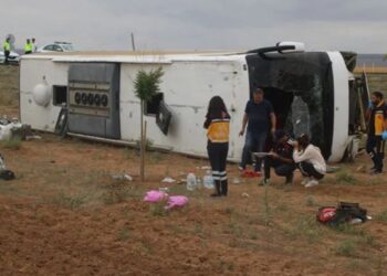 Yolcu otobüsü devrildi… Çok sayıda yaralı