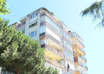Ucuz diye kiraladıkları evde ölümden döndüler