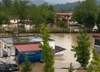 Ordu’da dere taştı.. Ev ve iş yerlerini su bastı