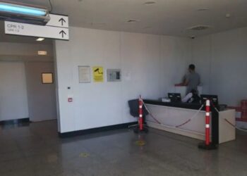 Hasta yakınları hastane kapısında terör estirdi