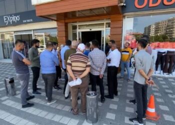 CHP Diyarbakır İl Başkanlığı’na giden kayyum heyetine protesto