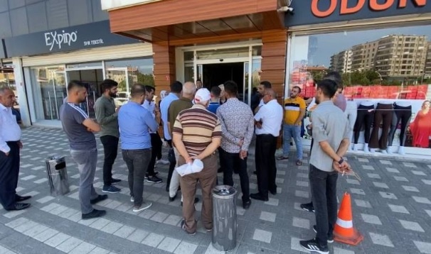 CHP Diyarbakır İl Başkanlığı’na giden kayyum heyetine protesto