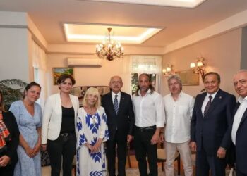 Kılıçdaroğlu’ndan Cüneyt Arkın’ın ailesine ziyaret