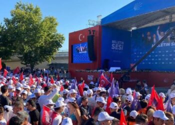 ‘Milletin Sesi’ mitinginde kürsüye çıkan yurttaşlar: ‘Onurlu bir şekilde çalışmak istiyoruz’