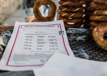 Fırıncılarla karşı karşıya gelen simitçiler isyanda