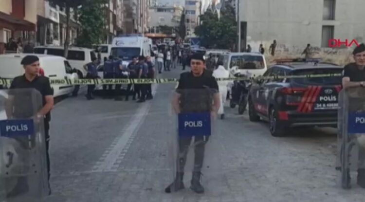 Esenyurt’ta cinayet! 3 kişi öldürüldü