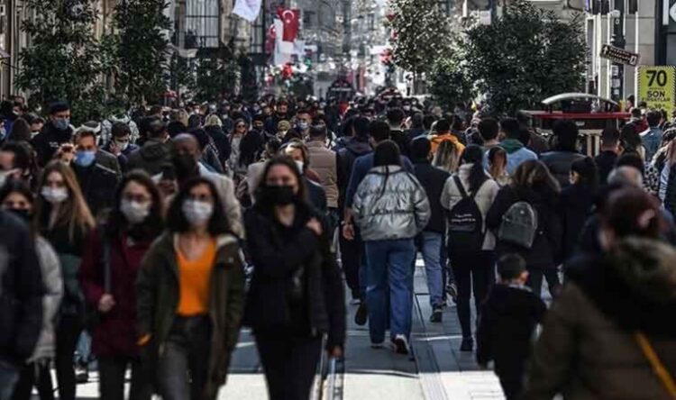 Vaka sayısı katlanarak artıyor: Maskeler geri mi dönüyor?