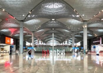 Havalimanı’ndaki yiyecek ve içecek fiyatları sosyal medyanın gündemine oturdu