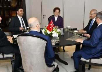 Akşener bizzat seçti: Altılı masanın arkasındaki konsoldaki simgeler neler?