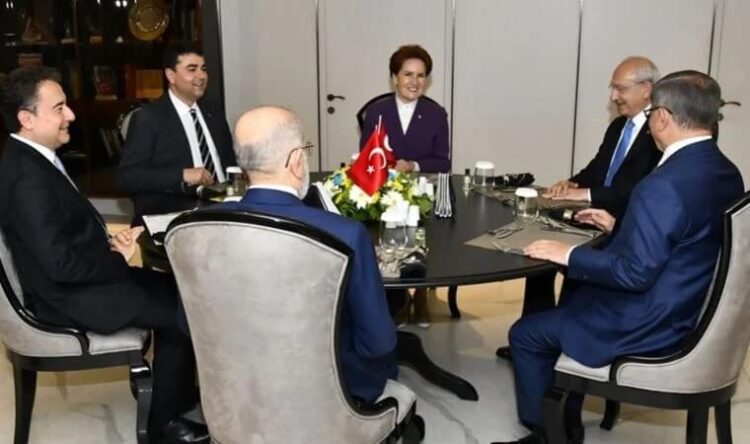 Akşener bizzat seçti: Altılı masanın arkasındaki konsoldaki simgeler neler?