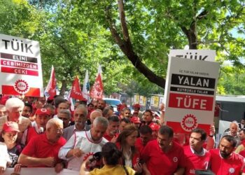 DİSK’ten TÜİK önünde eylem: Gerçekleri açıkla, ekmeğimizi çalma