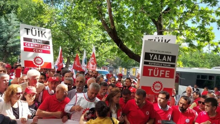 DİSK’ten TÜİK önünde eylem: Gerçekleri açıkla, ekmeğimizi çalma