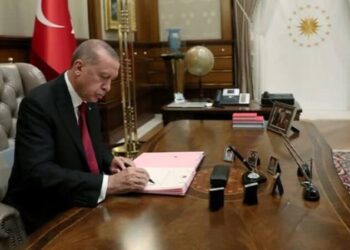 Erdoğan üç ismi görevden aldı
