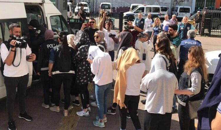 Fuhuş operasyonunun ayrıntıları ortaya çıktı: Erkekleri 3’e ayırmışlar!