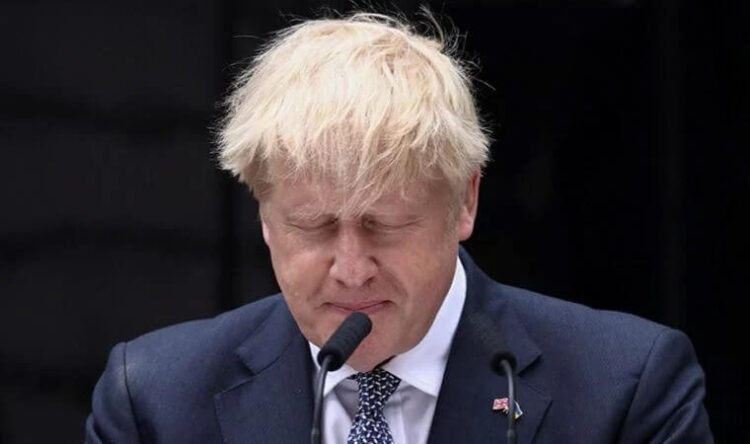 Boris Johnson düştü: İstifasını resmen duyurdu