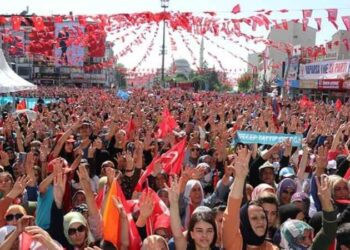 ‘AKP seçmeni içinde de çözülmeler başladı’
