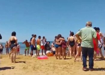 Sarıyer plajında korku dolu anlar: Kalp masajı yapılırken şoka girdi