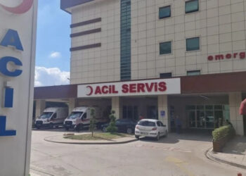 Sağlıkta şiddet bitmiyor… Önce ‘yumruk’ attı, sonra ‘elini ısırdı’