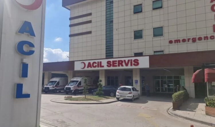 Sağlıkta şiddet bitmiyor… Önce ‘yumruk’ attı, sonra ‘elini ısırdı’