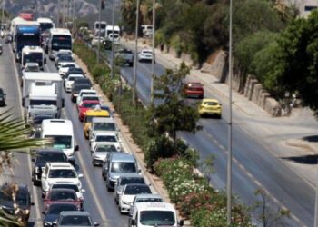 Tatilciler dönüşe erken geçti! Kilometrelerce kuyruk…