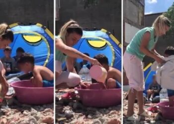 Çocuğunu sokak ortasında leğende yıkadı: ‘Neler çektiğimiz görünsün istedim’