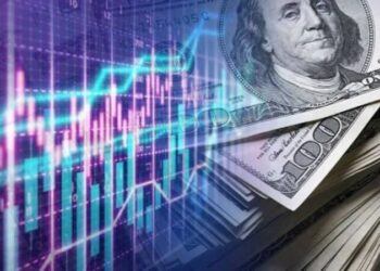 Merkez kararı öncesi dolar yeniden zirve tazeledi