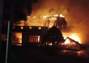 Sri Lanka’da protestocular başbakanın evini ateşe verdi