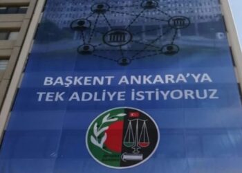 Ankara Barosu’ndan ‘Tek adliye istiyoruz’ pankartı