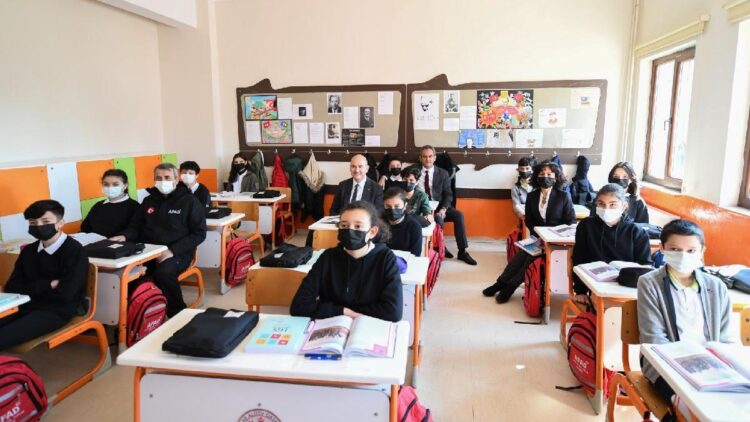 Zorunlu din dersine 20 bin TL tazminat