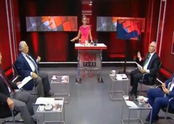 Hande Fırat’ın canlı yayındaki tuhaf hareketlerinin nedeni belli oldu
