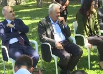 Binali Yıldırım bu defa “Çarşamba’yı sel aldı” türküsünü söyledi