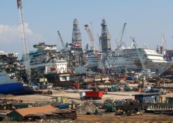 Brezilya donanmasına ait asbestli gemi Aliağa’ya getiriliyor