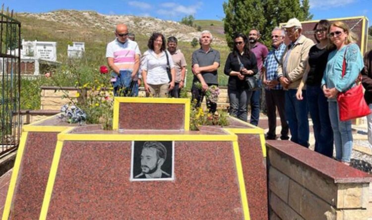 Hasret Gültekin mezarı başında anıldı