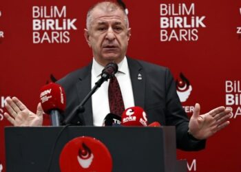 Anket sonucuna tepki gösteren Özdağ’a  CHP’den yanıt