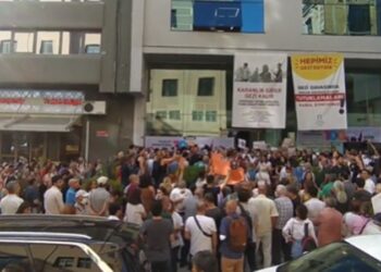 Yüzlerce kişi Gezi tutukluları için bir araya geldi