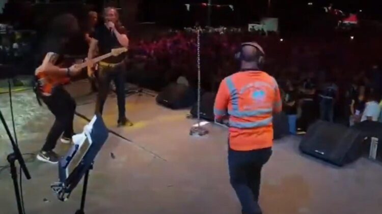 Fenomen temizlik görevlisi Kıraç’ın sahnesinde dans etti